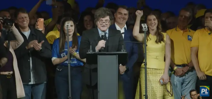 Milei participa de convenção do PL, dança com Flávio Bolsonaro e declara apoio à candidatura presidencial