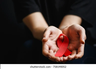 Novos casos de remissão do HIV renovam esperança por tratamentos mais eficazes, anunciam pesquisadores