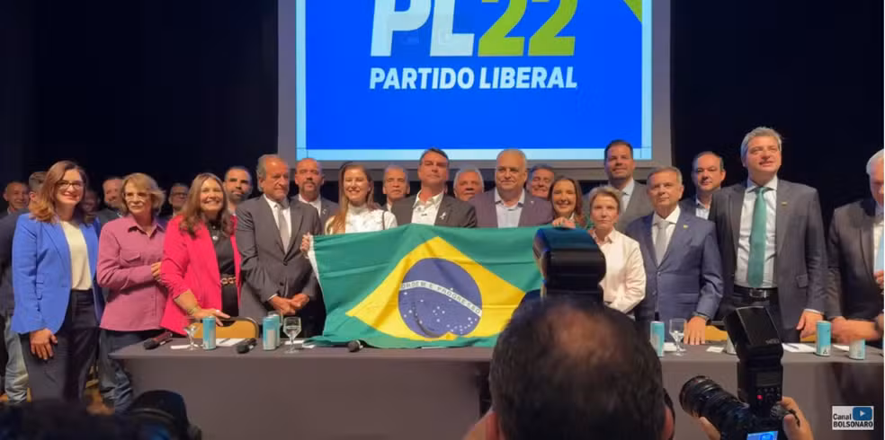Flávio Bolsonaro escolhe Alfredo Gaspar para compor chapa do PL na disputa pela Presidência