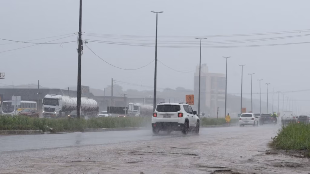 Inmet alerta para chuvas intensas em João Pessoa e cidades do Litoral Sul da Paraíba