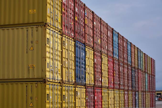 Balança comercial brasileira acumula superávit de US$ 44,63 bilhões em 2026, com exportações em alta de 11,8%
