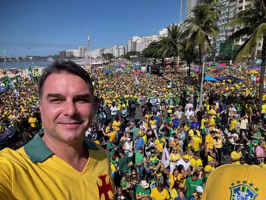 Flavio bolsonaro lancamento campanha · MD