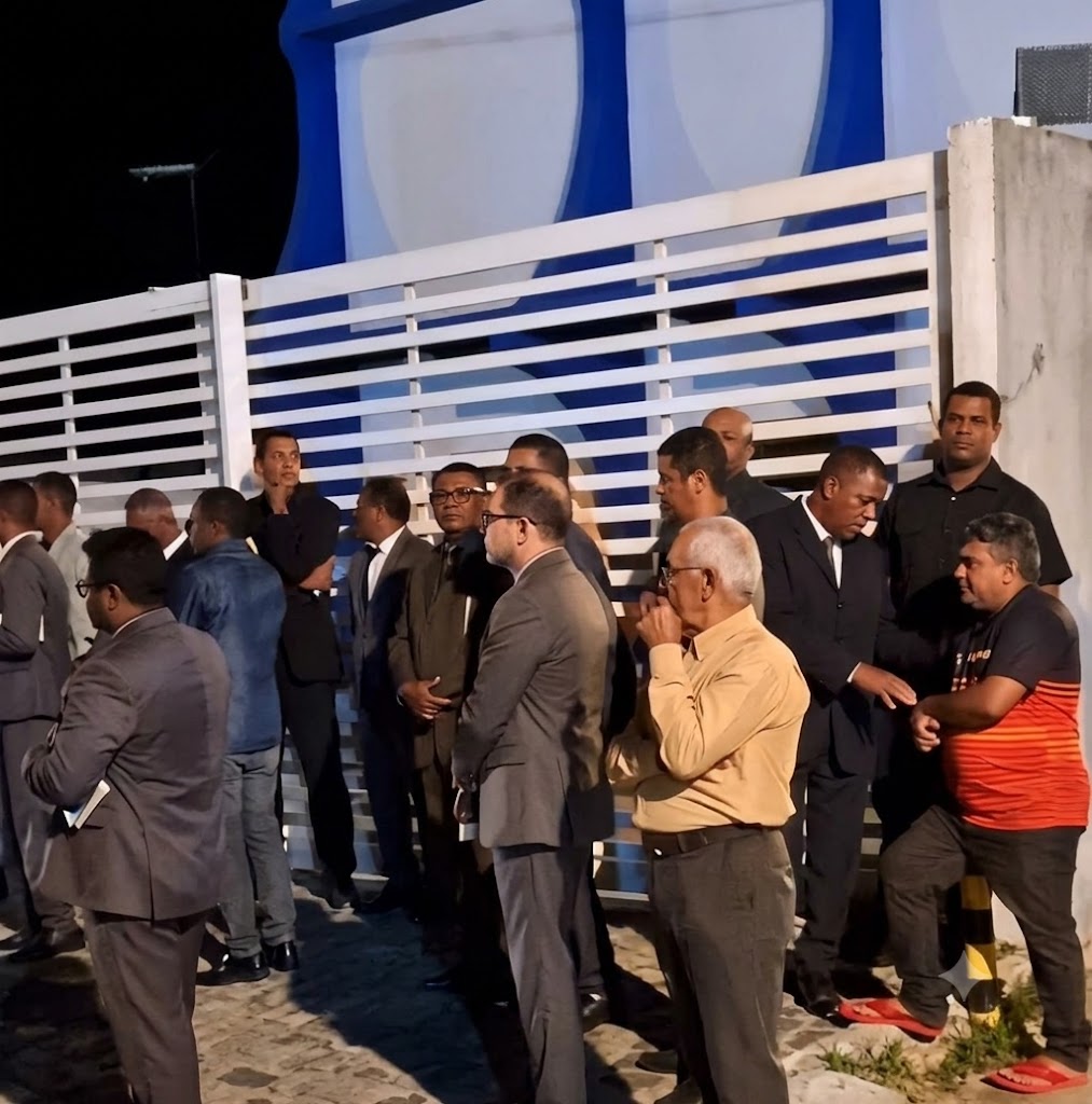Protesto marca tentativa de posse de pastor na Assembleia de Deus de Acaú; fiéis bloqueram entrada do templo