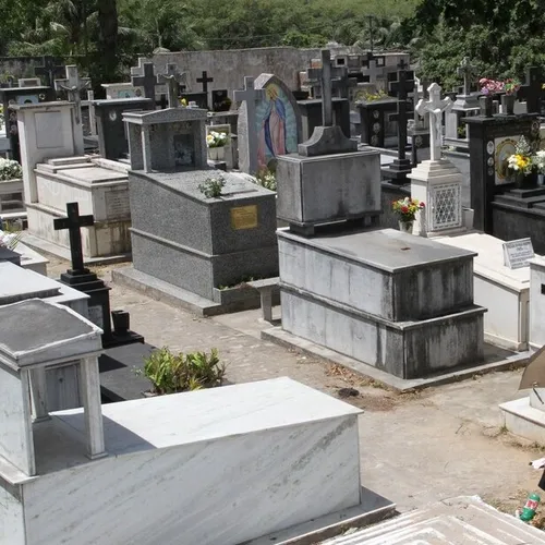 Corpo é retirado de túmulo e tem cabeça decapitada em cemitério de João Pessoa