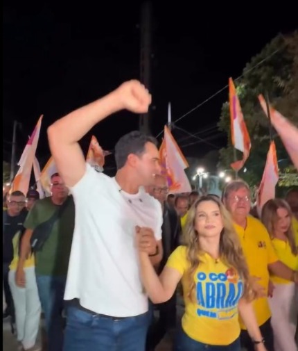 No Conde, Lucas Ribeiro é recepcionado por Karla Pimentel e encerra maratona de caravana pelo Litoral Sul