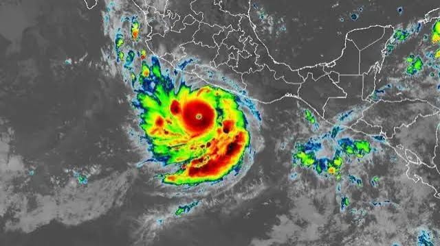 Furacão Polo atinge o México pela segunda vez, agora em Sonora, com ventos de 120 km/h; 543 pessoas vão para abrigos