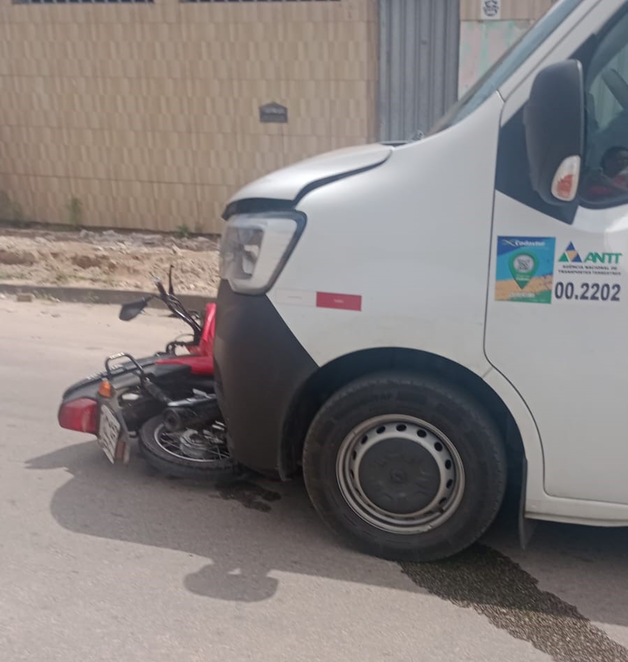 Mais um acidente envolvendo van e moto é registrado em Pedras de Fogo nesta terça-feira