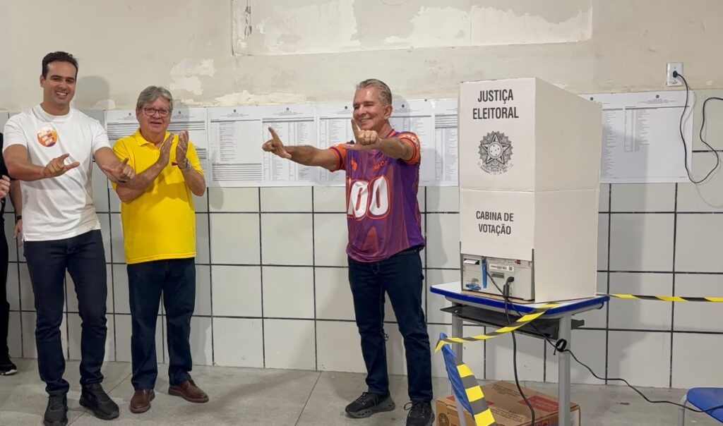 Nabor Wanderley vota em Patos ao lado de João Azevêdo e Lucas Ribeiro e demonstra confiança na chapa