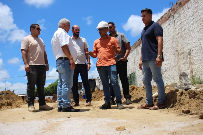 Prefeito Marcelo Rodrigues vistoria construção do novo Mercado Público de Alhandra e acompanha andamento das obras