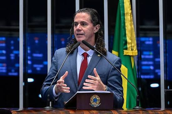 Veneziano Vital do Rêgo é reeleito senador pela Paraíba após 32 anos